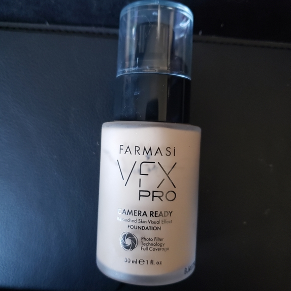 Farmasi VFX Foundation in Sand - Picture 3 of 3